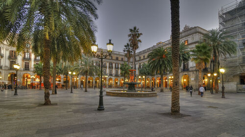 Barcelona Audio guide: Explore Plaça Reial