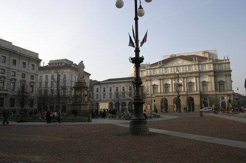 Milan Audio guide: Explore Piazza della Scala