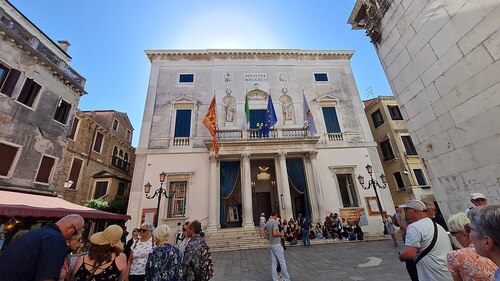 Venice Audio guide: Explore Teatro La Fenice