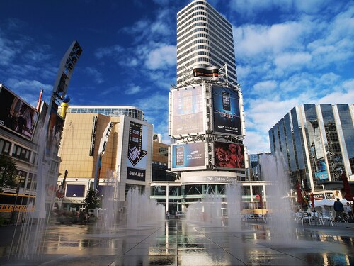 Toronto Audio guide: Explore Yonge-Dundas Square