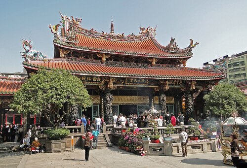 Taipei Audio guide: Explore Lungshan Temple