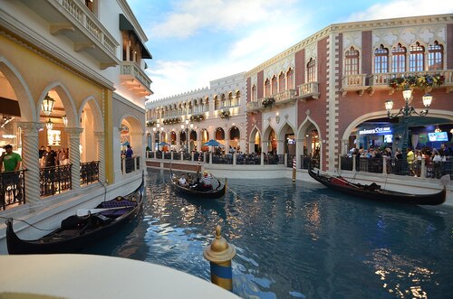 Las Vegas Audio guide: Explore The Venetian Gondola Rides