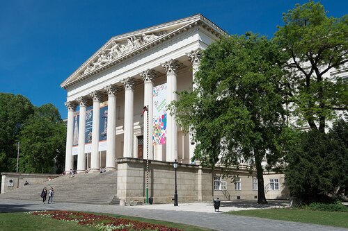 Budapest Audio guide: Explore National Museum