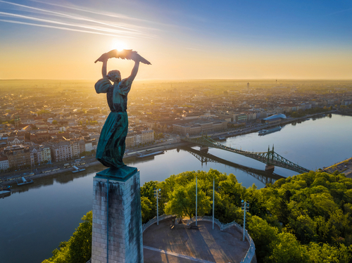 Audioguía de Budapest: explora la estatua de la libertad en la colina Gellért