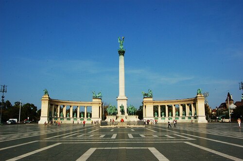 Budapest Audio guide: Explore Heroes' Square