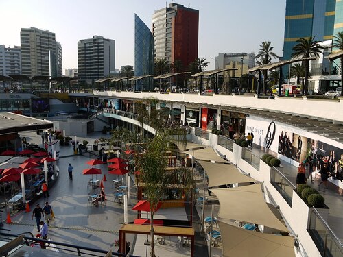 Lima Audio guide: Explore Larcomar Shopping Center