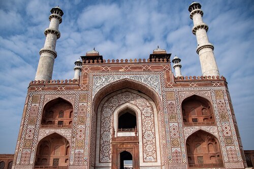 Agra Audio guide: Explore Akbar's Tomb, Sikandra