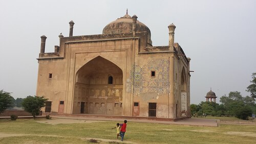 Agra Audio guide: Explore Chini Ka Rauza