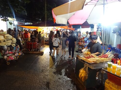 Hanoi Audio guide: Explore Hanoi Night Market