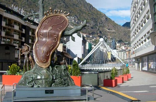 Andorra la Vella Audioguia: Explore La Noblesse du Temps de Salvador Dalí