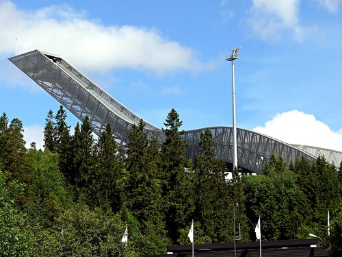 Audioguida di Oslo: esplora il trampolino con gli sci e il museo di Holmenkollen