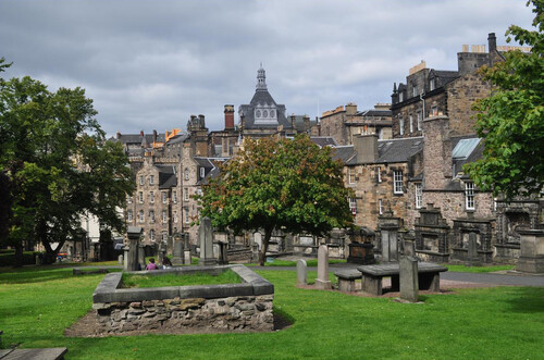 Edinburgh Audio guide: Explore Greyfriars Kirkyard