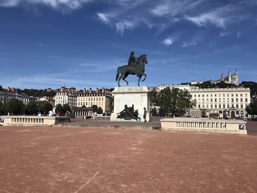 Lyon Audio guide: Explore Place Bellecour